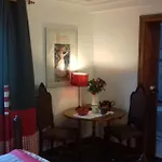 ホームステイ At *