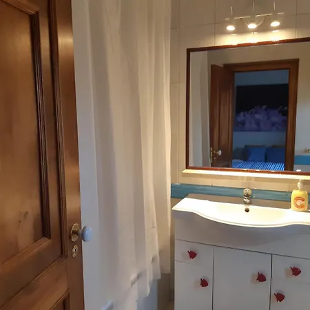 בית אירוח At *