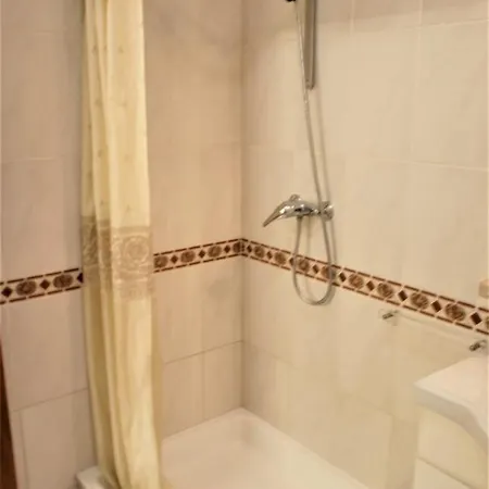 At Проживание в семье *